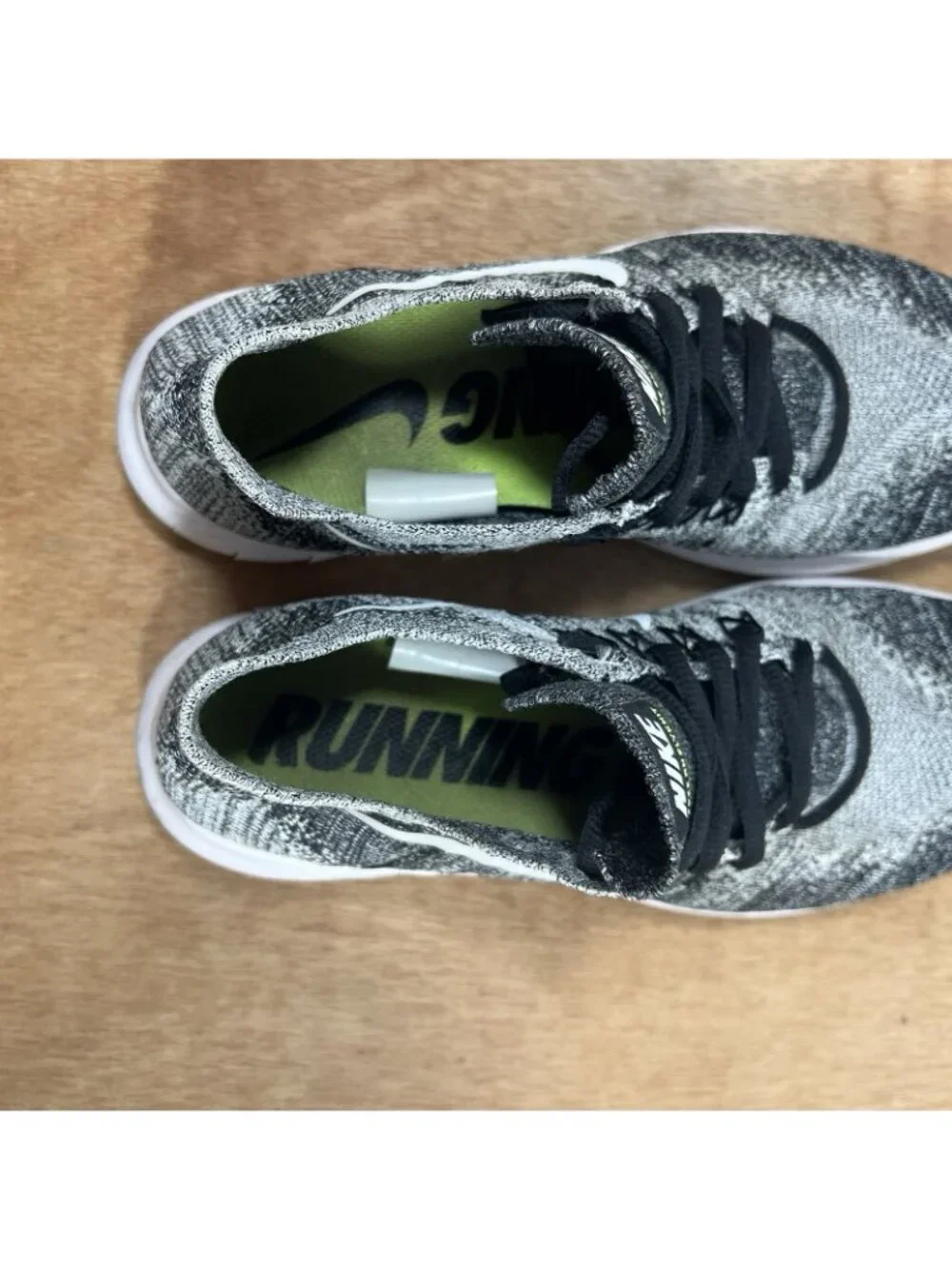 Nike Free RN Flyknit Women Size 10 Running Shoes Oreo Black White 880844-003